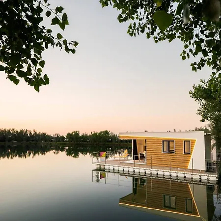 Village Lake Placid Campsite